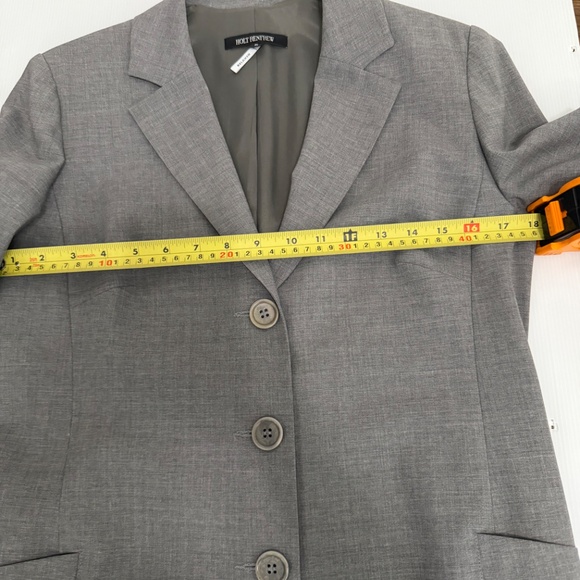 Holt Renfrew Long Blazer. Size 6 - Picture 4 of 9